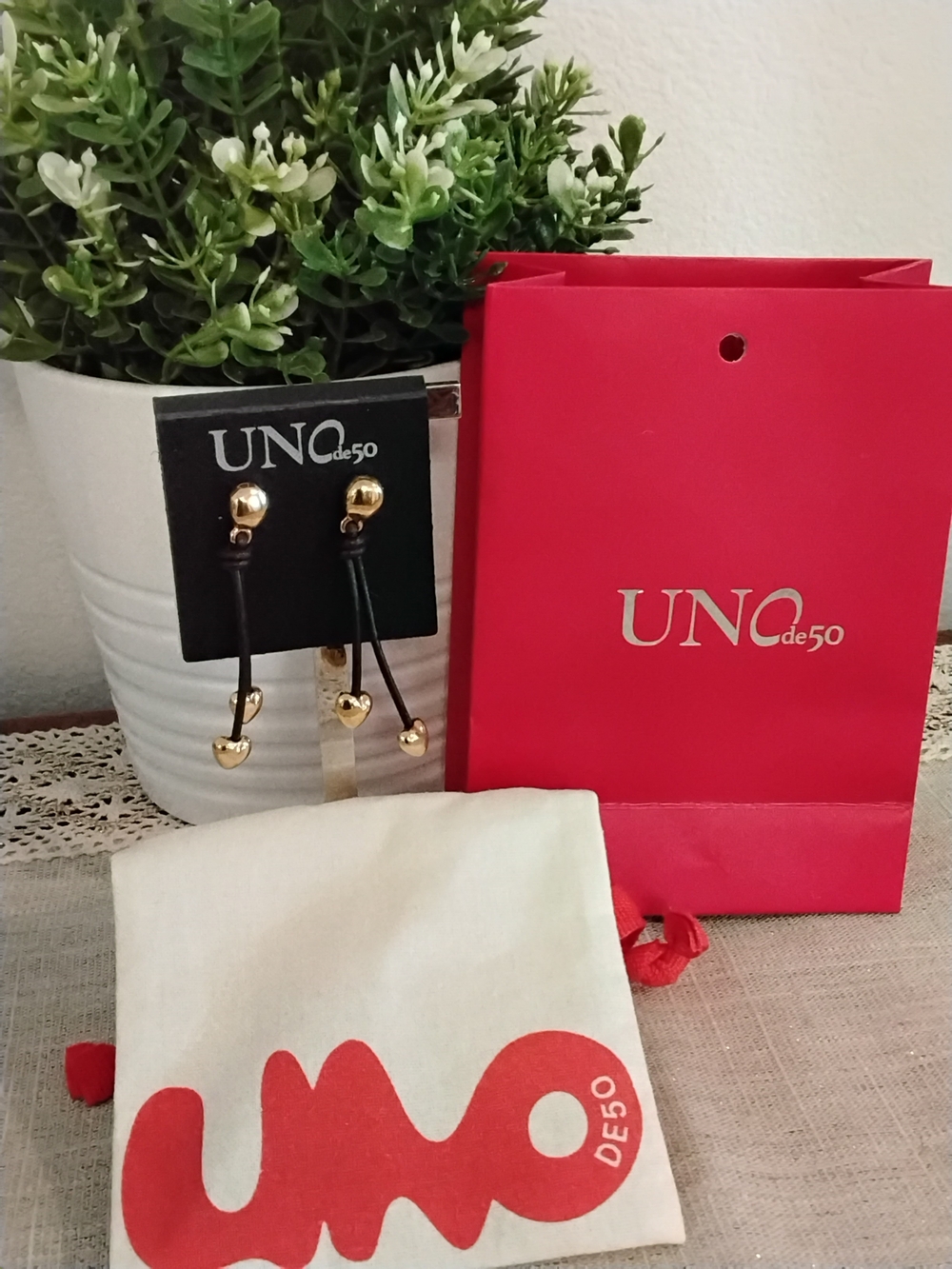 UNO de 50 Gold Heart Drop Earrings with Black Leather Cord - Picture 2 of 3